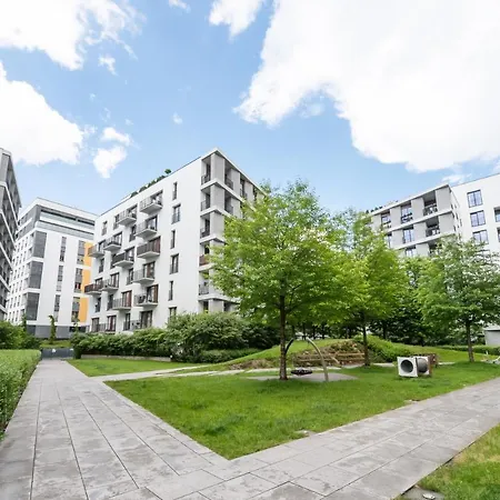 Magazynowa Classy By Bookinghost ורשה