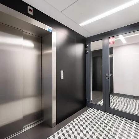 Magazynowa Classy By Bookinghost Daire