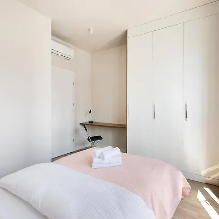 Magazynowa Classy By Bookinghost * Varşova